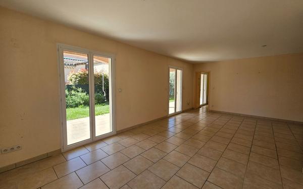 Maison à vendre    3 pièces •  Saint-Sernin