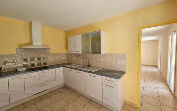 Maison à vendre    3 pièces •  Saint-Sernin