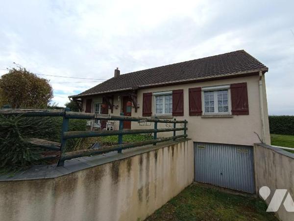 A Saint Germain du Crioult , une maison de plain-pied d'une surface d'environ 85 m² et de 5 piè...