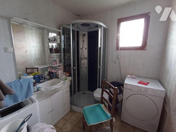 A Saint Germain du Crioult , une maison de plain-pied d'une surface d'environ 85 m² et de 5 piè...