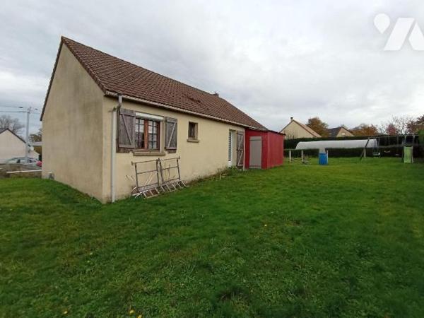 A Saint Germain du Crioult , une maison de plain-pied d'une surface d'environ 85 m² et de 5 piè...