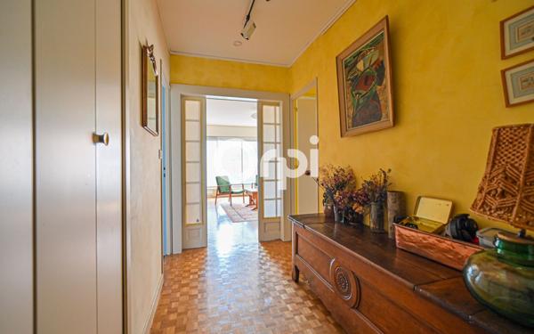 Appartement à vendre    5 pièces • 107,05 m2 Paris 11