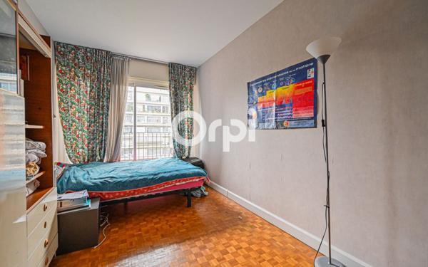 Appartement à vendre    5 pièces • 107,05 m2 Paris 11