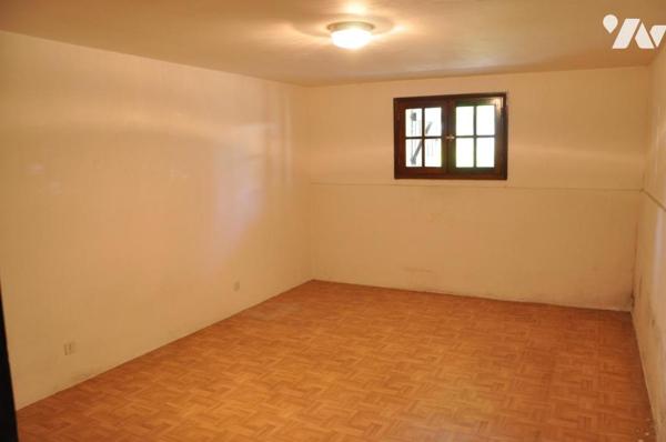 SEMEAC MAISON T4  sur sous-sol semi enterré, 3 chambres. Jardin.