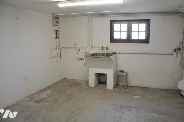 SEMEAC MAISON T4  sur sous-sol semi enterré, 3 chambres. Jardin.