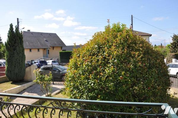 SEMEAC MAISON T4  sur sous-sol semi enterré, 3 chambres. Jardin.