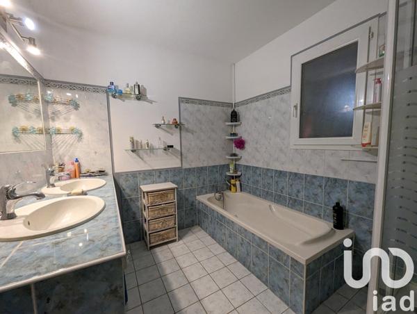 Maison traditionnelle 5 pièces de 129 m² à Oraison (04700)