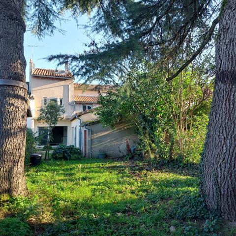 Maison à vendre 9 pièces MONTAUBAN (82) avec jardin et dépendance