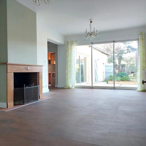 Maison à vendre 9 pièces MONTAUBAN (82) avec jardin et dépendance