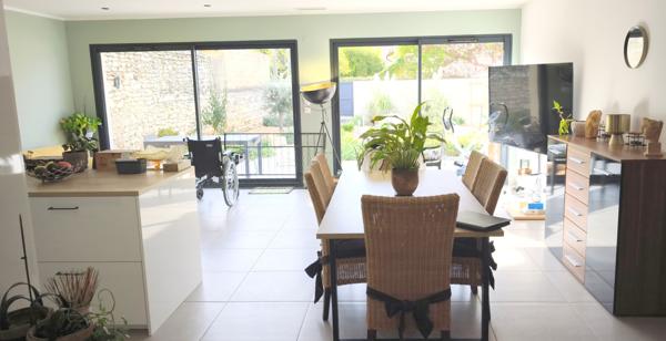 Morières-lès-Avignon (84310) À Morières-Lès-Avignon, maison contemporaine en vente