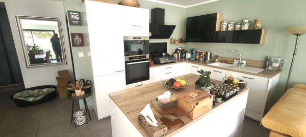 Morières-lès-Avignon (84310) À Morières-Lès-Avignon, maison contemporaine en vente