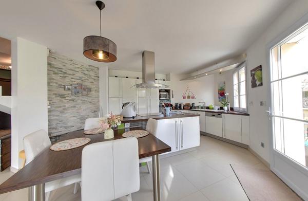 Maison Brie-Comte-Robert 7 pièces 170 m2 sur sous-sol total de 95 m² Classe énergie B