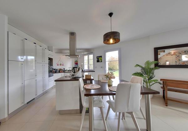 Maison Brie-Comte-Robert 7 pièces 170 m2 sur sous-sol total de 95 m² Classe énergie B