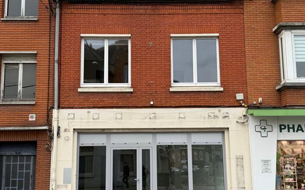 Immeuble à vendre    1 pièce • 243 m2 Estaires