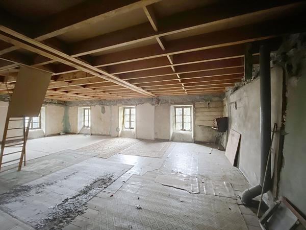 Maison de ville à rénover au coeur de Fay Sur Lignon