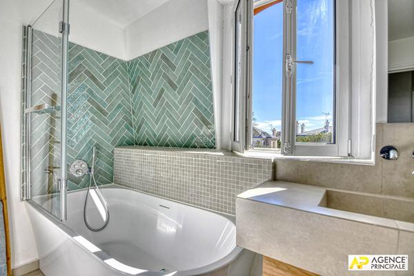 Versailles Notre-Dame Les Prés- Appartement 6 pièces 158 m² au sol (150 m² Carrez) 2eme et dernier étage - - 1 495 000 € **  - Référence  28358