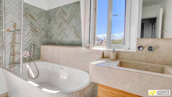 Versailles Notre-Dame Les Prés- Appartement 6 pièces 158 m² au sol (150 m² Carrez) 2eme et dernier étage - - 1 495 000 € **  - Référence  28358