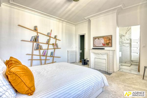 Versailles Notre-Dame Les Prés- Appartement 6 pièces 158 m² au sol (150 m² Carrez) 2eme et dernier étage - - 1 495 000 € **  - Référence  28358