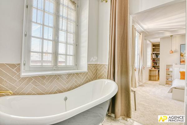 Versailles Notre-Dame Les Prés- Appartement 6 pièces 158 m² au sol (150 m² Carrez) 2eme et dernier étage - - 1 495 000 € **  - Référence  28358