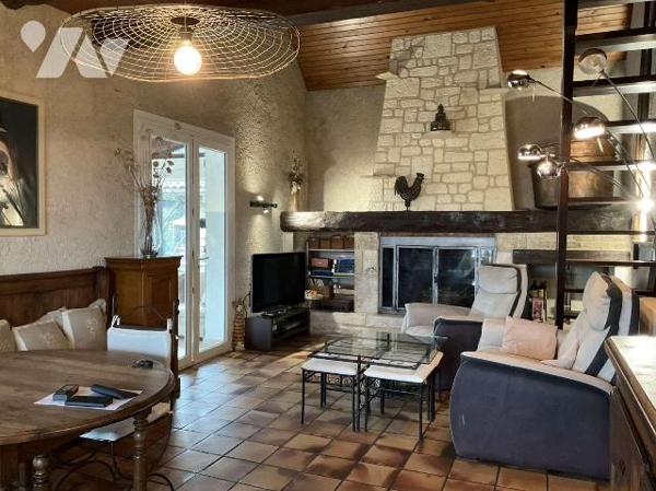 A VENDRE : Sur les hauteurs d'un village proche SOUILLAC (Lot - 46) grande maison avec très bel...