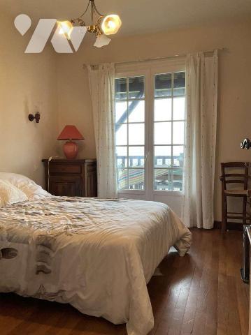 A VENDRE : Sur les hauteurs d'un village proche SOUILLAC (Lot - 46) grande maison avec très bel...