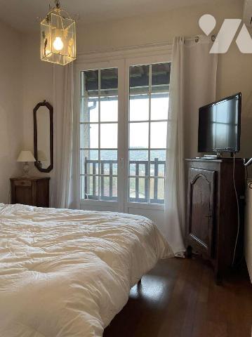 A VENDRE : Sur les hauteurs d'un village proche SOUILLAC (Lot - 46) grande maison avec très bel...