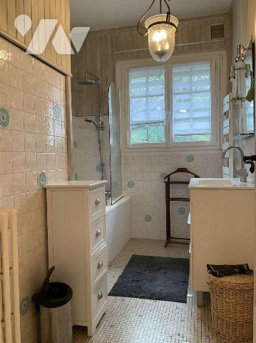 A VENDRE : Sur les hauteurs d'un village proche SOUILLAC (Lot - 46) grande maison avec très bel...