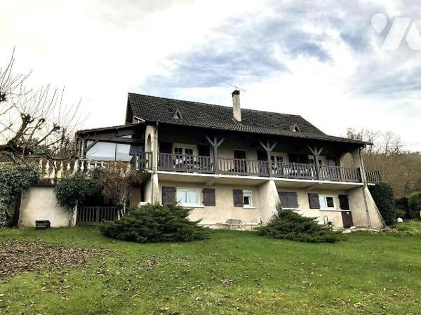 A VENDRE : Sur les hauteurs d'un village proche SOUILLAC (Lot - 46) grande maison avec très bel...