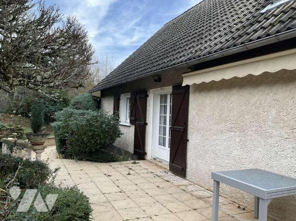 A VENDRE : Sur les hauteurs d'un village proche SOUILLAC (Lot - 46) grande maison avec très bel...