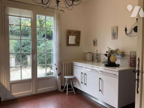 A VENDRE : Sur les hauteurs d'un village proche SOUILLAC (Lot - 46) grande maison avec très bel...