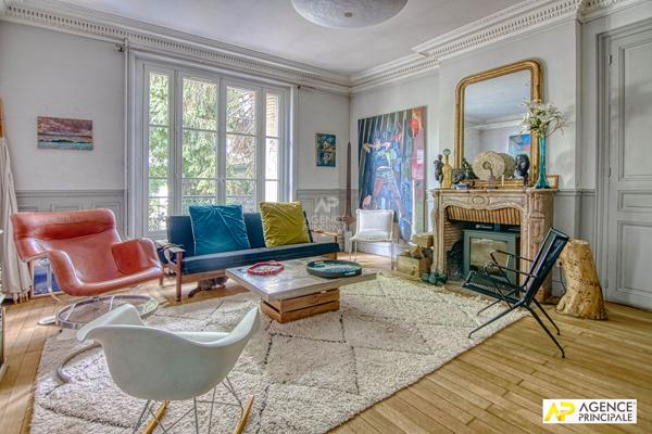Versailles Chantiers / St Louis Maison10 pièces 264 m² habitables avec jardin de 230 m² 1 880 000 € **  - Référence  28353