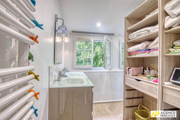 Versailles Chantiers / St Louis Maison10 pièces 264 m² habitables avec jardin de 230 m² 1 880 000 € **  - Référence  28353