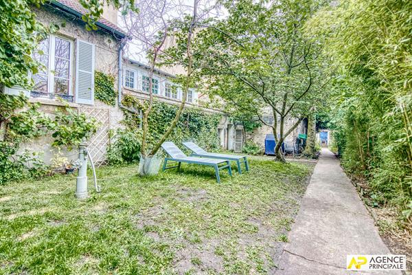 Versailles Chantiers / St Louis Maison10 pièces 264 m² habitables avec jardin de 230 m² 1 880 000 € **  - Référence  28353