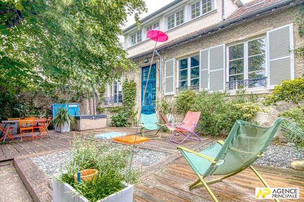 Versailles Chantiers / St Louis Maison10 pièces 264 m² habitables avec jardin de 230 m² 1 880 000 € **  - Référence  28353