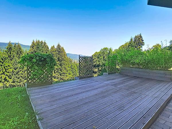 VILLA D'ARCHITECTE  SITUATION DOMINANTE FACE AUX VOIRONS  265 M²  GÉOTHERMIE (DPE C)