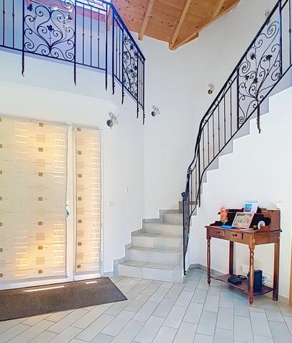 VILLA D'ARCHITECTE  SITUATION DOMINANTE FACE AUX VOIRONS  265 M²  GÉOTHERMIE (DPE C)