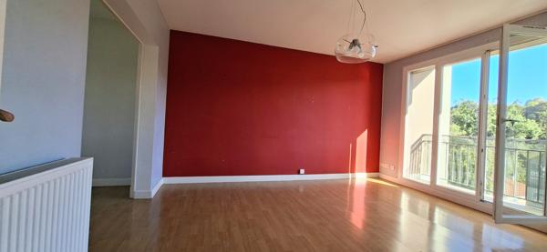 À vendre - Appartement, 5 pièces situé à Oloron-Sainte-Marie (64400)