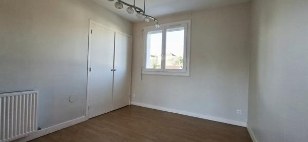 À vendre - Appartement, 5 pièces situé à Oloron-Sainte-Marie (64400)