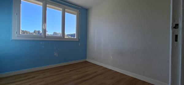 À vendre - Appartement, 5 pièces situé à Oloron-Sainte-Marie (64400)