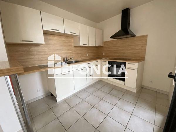 Location Appartement 3 pièces 68.99 m² - 2 RUE DU DOYENNE Poitiers 86000