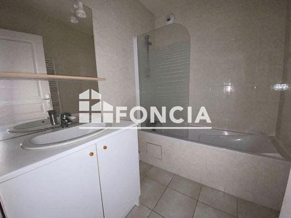 Location Appartement 3 pièces 68.99 m² - 2 RUE DU DOYENNE Poitiers 86000