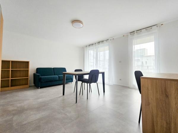 STUDIO MEUBLÉ RÉNOVÉ 32M² AVEC BALCON ET PARKING -CERGY LE HAUT