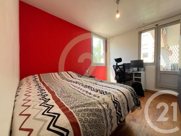Appartement T4 à vendre  4 pièces - 93,16 m 2   VENISSIEUX  - 69
