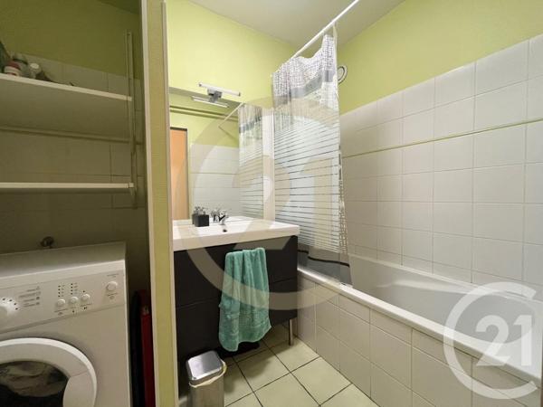 Appartement T4 à vendre  4 pièces - 93,16 m 2   VENISSIEUX  - 69