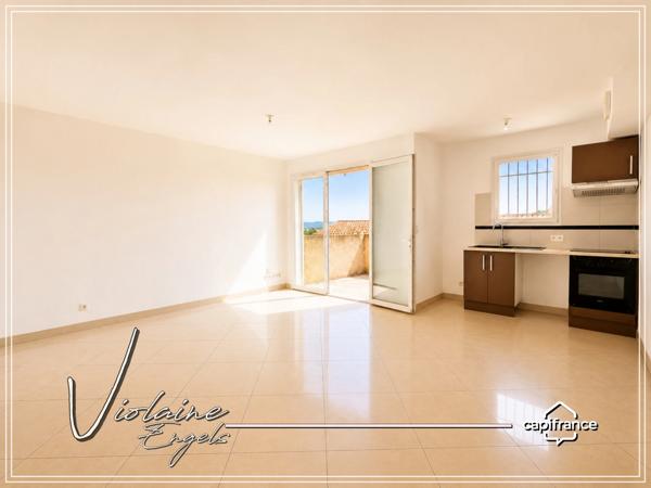 À NARBONNE-SUD – MAISON FAMILIALE DE 109 M² AVEC 3 CHAMBRES, 2 SALONS, JARDIN, TERRASSES ET GARAGE