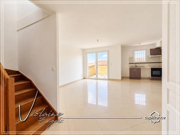 À NARBONNE-SUD – MAISON FAMILIALE DE 109 M² AVEC 3 CHAMBRES, 2 SALONS, JARDIN, TERRASSES ET GARAGE
