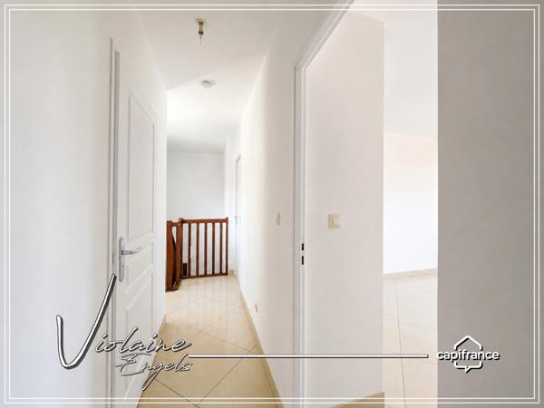 À NARBONNE-SUD – MAISON FAMILIALE DE 109 M² AVEC 3 CHAMBRES, 2 SALONS, JARDIN, TERRASSES ET GARAGE