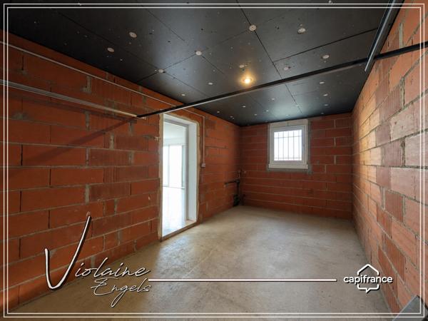 À NARBONNE-SUD – MAISON FAMILIALE DE 109 M² AVEC 3 CHAMBRES, 2 SALONS, JARDIN, TERRASSES ET GARAGE