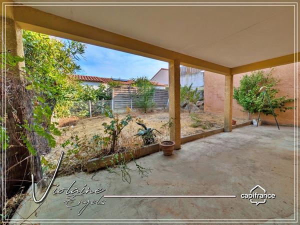 À NARBONNE-SUD – MAISON FAMILIALE DE 109 M² AVEC 3 CHAMBRES, 2 SALONS, JARDIN, TERRASSES ET GARAGE