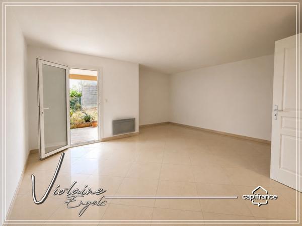 À NARBONNE-SUD – MAISON FAMILIALE DE 109 M² AVEC 3 CHAMBRES, 2 SALONS, JARDIN, TERRASSES ET GARAGE